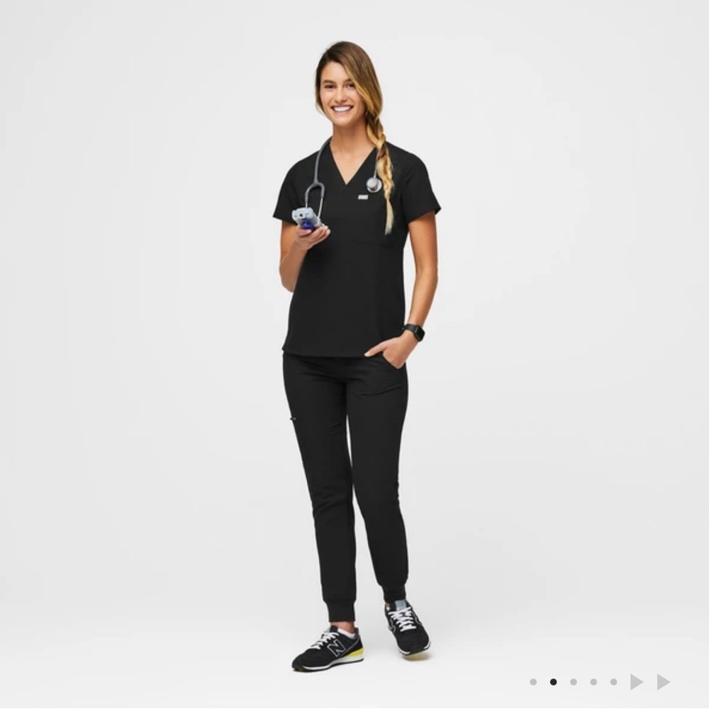 FIGS black scrubs